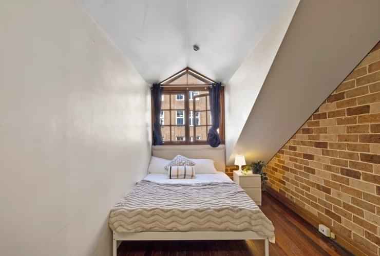 Room in a 7 Bedroom Apartment, 128 Kippax St, Surry Hills 2010 - Sydney, New South Wales, Australia - Room 6 - Bedroom
