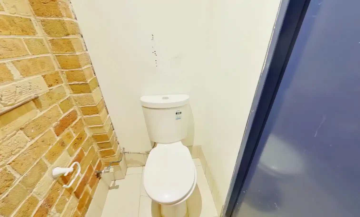 Room 3 - Bedroom?w=400&h=260&fit=crop&q=40&auto=format&trim=auto