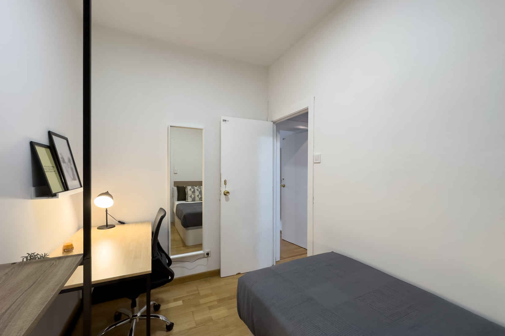 Exterior?w=400&h=260&fit=crop&q=40&auto=format&trim=auto