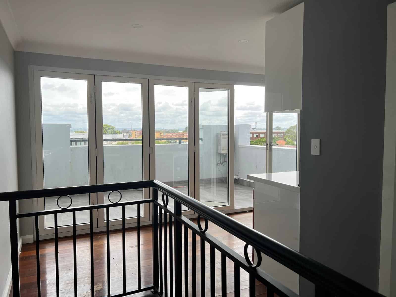 Common Area?w=400&h=260&fit=crop&q=40&auto=format&trim=auto