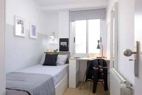 Common Area?w=400&h=260&fit=crop&q=40&auto=format&trim=auto