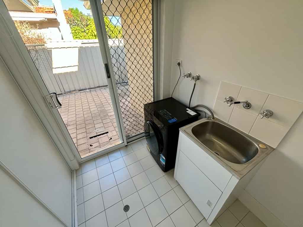 Room in a 4 Bedroom Apartment, 112A Drummond Street, Bedford, City of Bayswater, 6052 (Room 5) - Perth, Western Australia, Australia - Amenities
