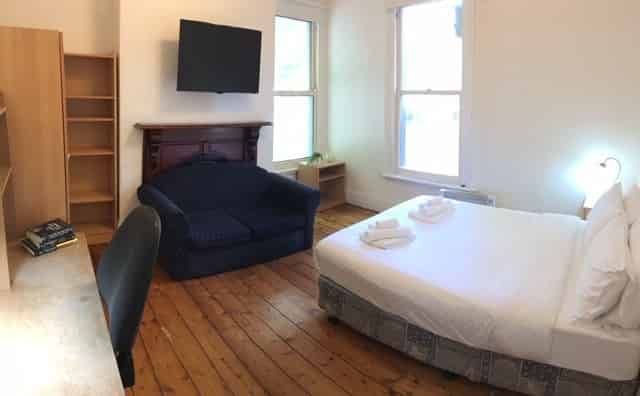 Room 3 - Bedroom?w=400&h=260&fit=crop&q=40&auto=format&trim=auto