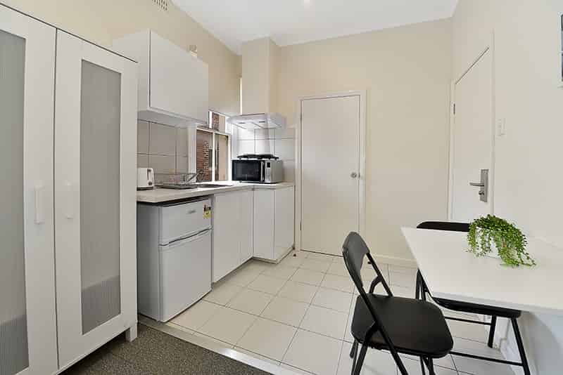 Room 2 - Bathroom?w=400&h=260&fit=crop&q=40&auto=format&trim=auto