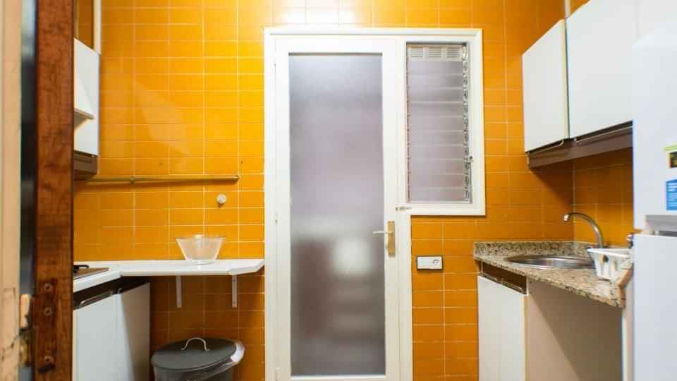 Comte Borrell 2, Barcelona - Barcelona, Spain - Kitchen