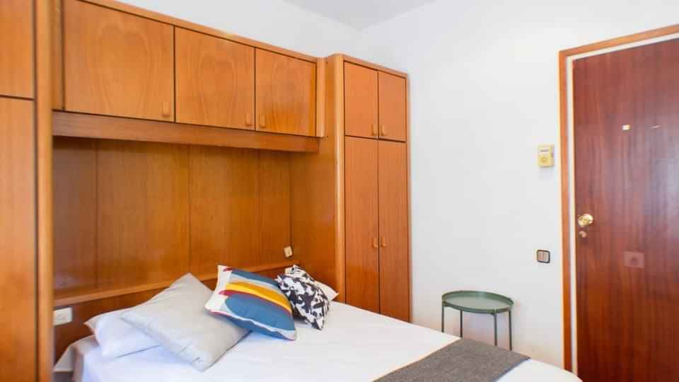 Kitchen?w=400&h=260&fit=crop&q=40&auto=format&trim=auto