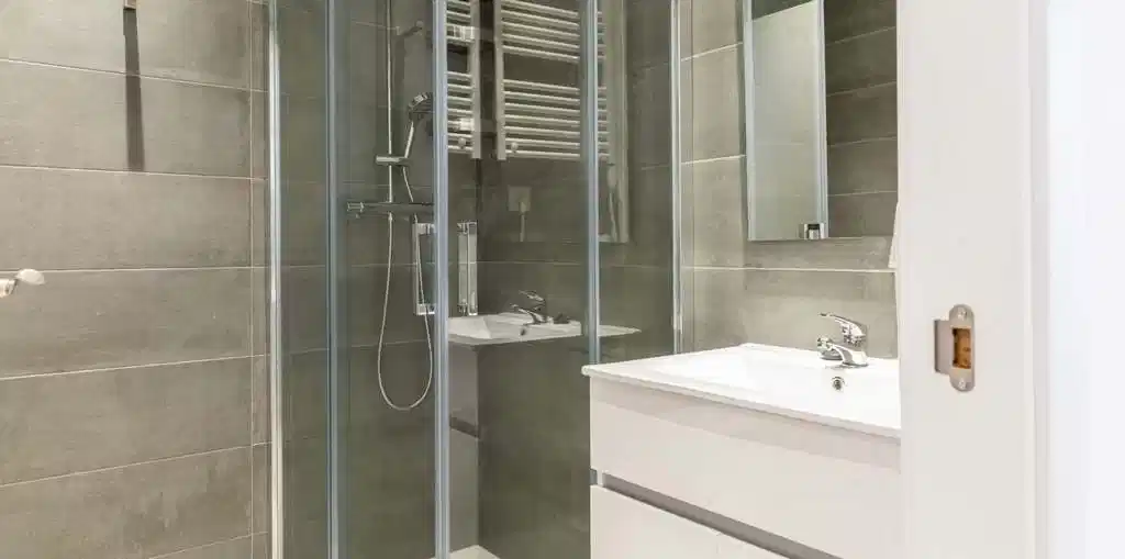 Antiga Travessera 2, Barcelona - Barcelona, Spain - Bathroom