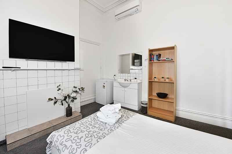 Room 2 (Non Ensuite) - Bedroom?w=400&h=260&fit=crop&q=40&auto=format&trim=auto