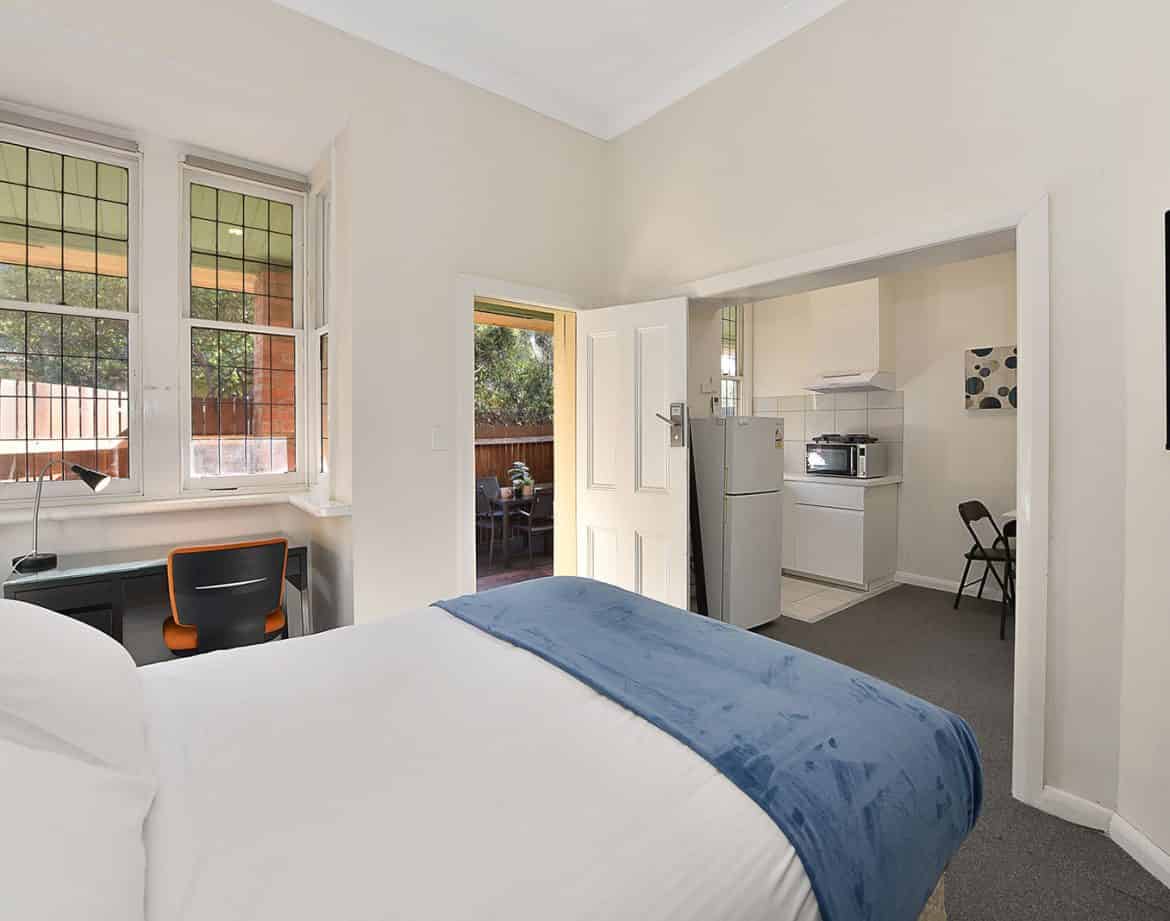 Common Area?w=400&h=260&fit=crop&q=40&auto=format&trim=auto