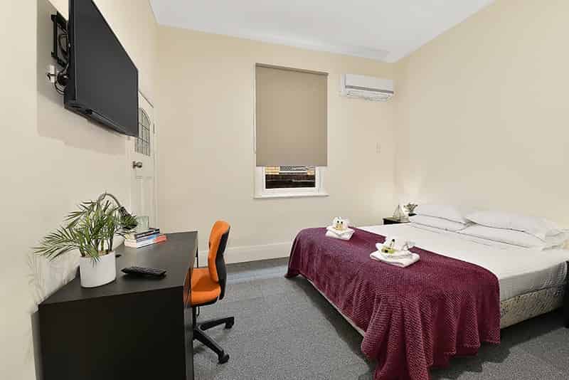 Common Area?w=400&h=260&fit=crop&q=40&auto=format&trim=auto