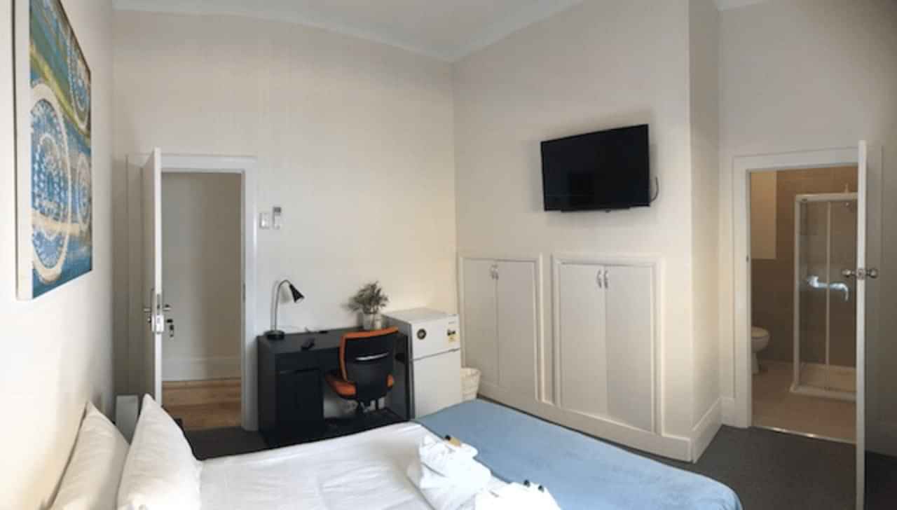 Common Area?w=400&h=260&fit=crop&q=40&auto=format&trim=auto