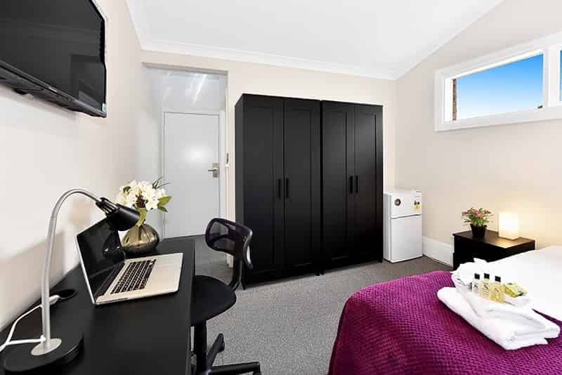 Common Area?w=400&h=260&fit=crop&q=40&auto=format&trim=auto