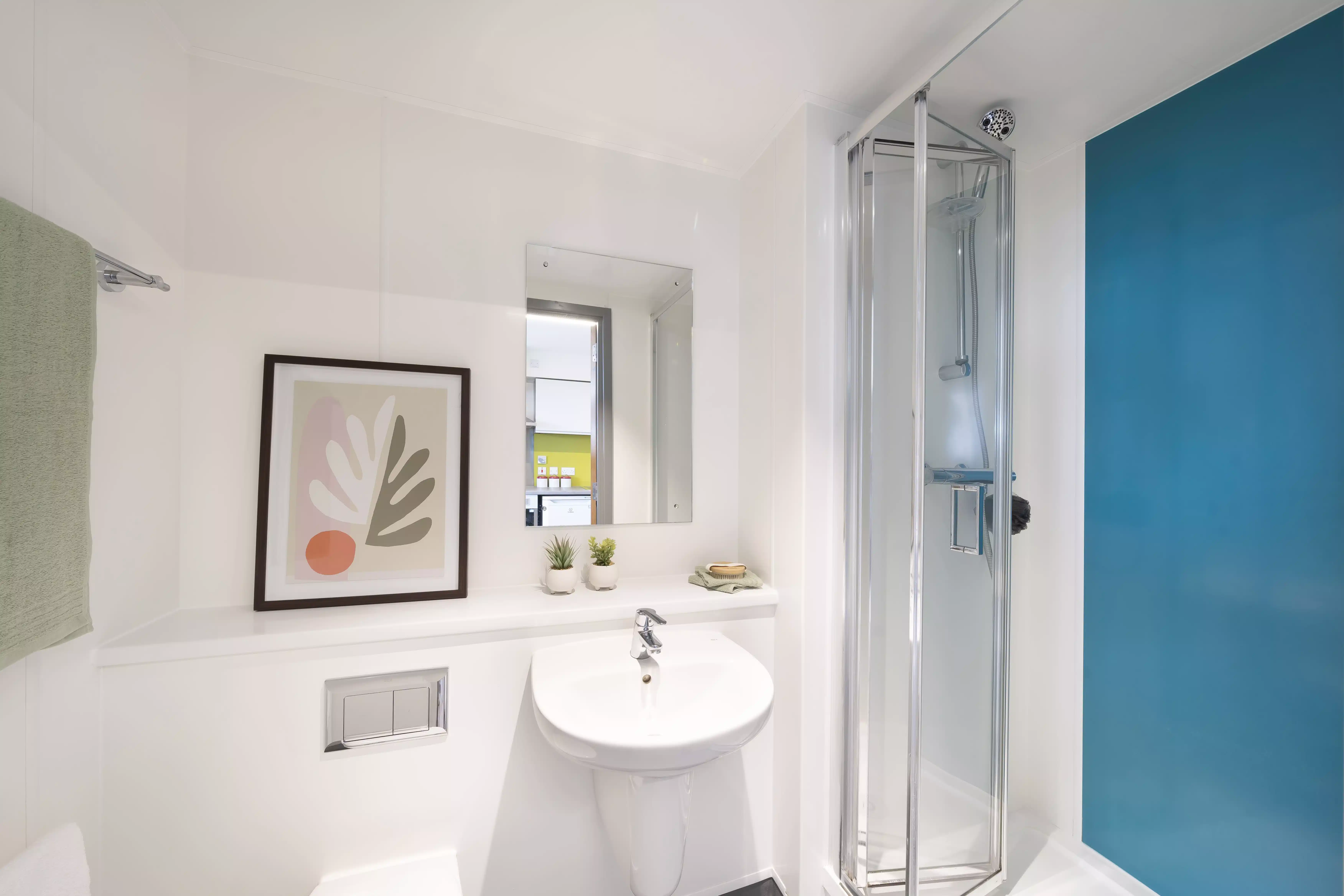 Common Area?w=400&h=260&fit=crop&q=40&auto=format&trim=auto