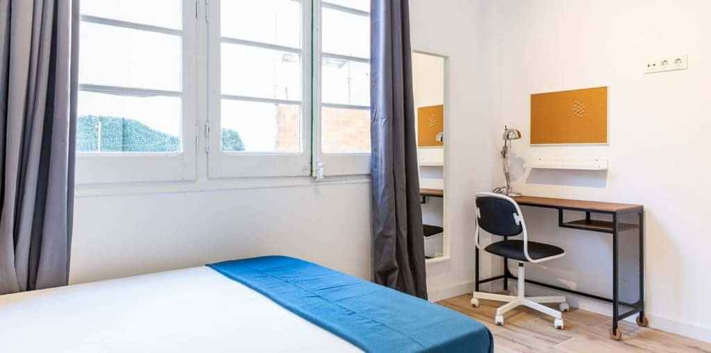 Bathroom?w=400&h=260&fit=crop&q=40&auto=format&trim=auto