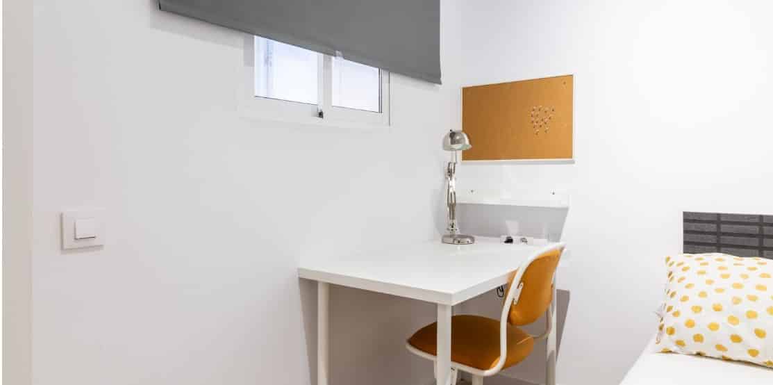 Bathroom?w=400&h=260&fit=crop&q=40&auto=format&trim=auto