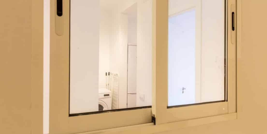 Bathroom?w=400&h=260&fit=crop&q=40&auto=format&trim=auto