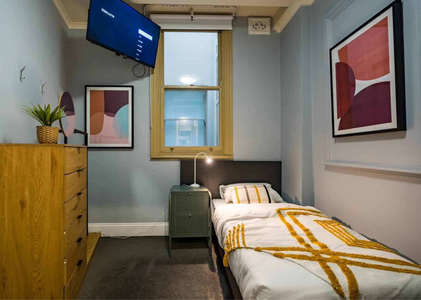 Common Area?w=400&h=260&fit=crop&q=40&auto=format&trim=auto