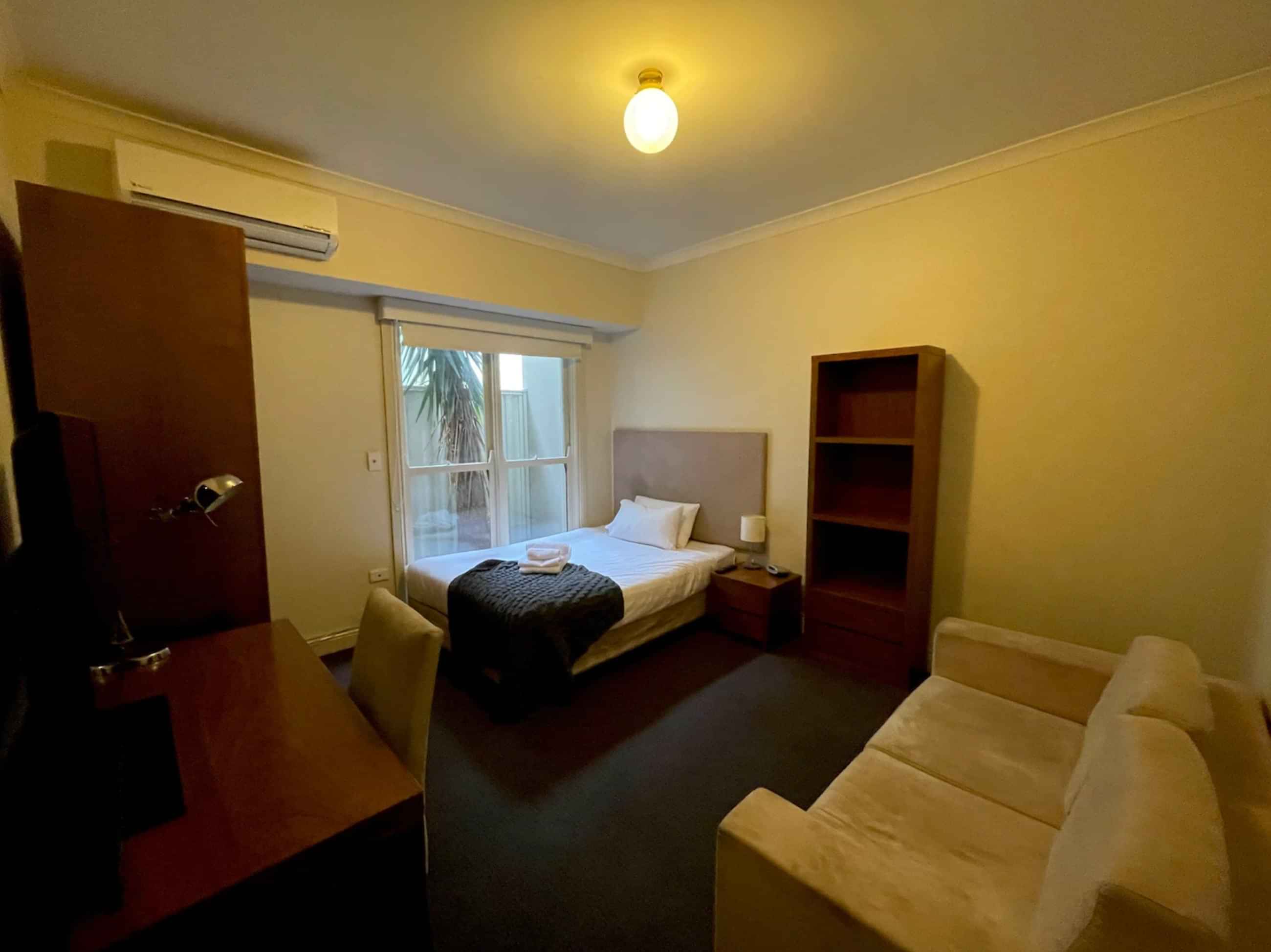 Room 3 (Ensuite) - Bedroom?w=400&h=260&fit=crop&q=40&auto=format&trim=auto