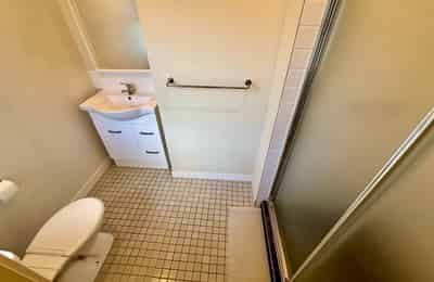 Common Area?w=400&h=260&fit=crop&q=40&auto=format&trim=auto