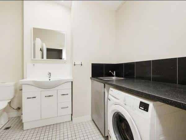 Room in a 4 Bedroom Apartment, 18B Brigalow Street, Paddington, Brisbane City, 4064 (Room 4) - Brisbane, Queensland, Australia - Bedroom 2 - Bathroom