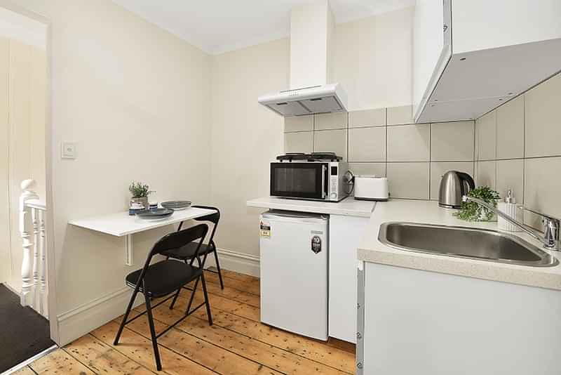 Studio 6 - Bedroom?w=400&h=260&fit=crop&q=40&auto=format&trim=auto