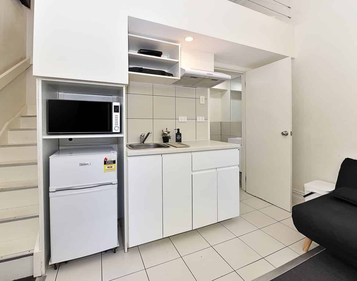 Studio 8 - Bedroom?w=400&h=260&fit=crop&q=40&auto=format&trim=auto