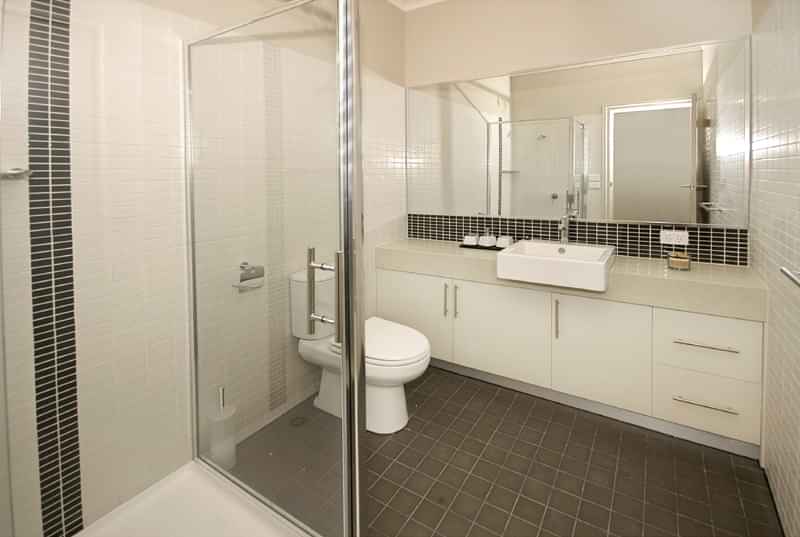 Exterior?w=400&h=260&fit=crop&q=40&auto=format&trim=auto