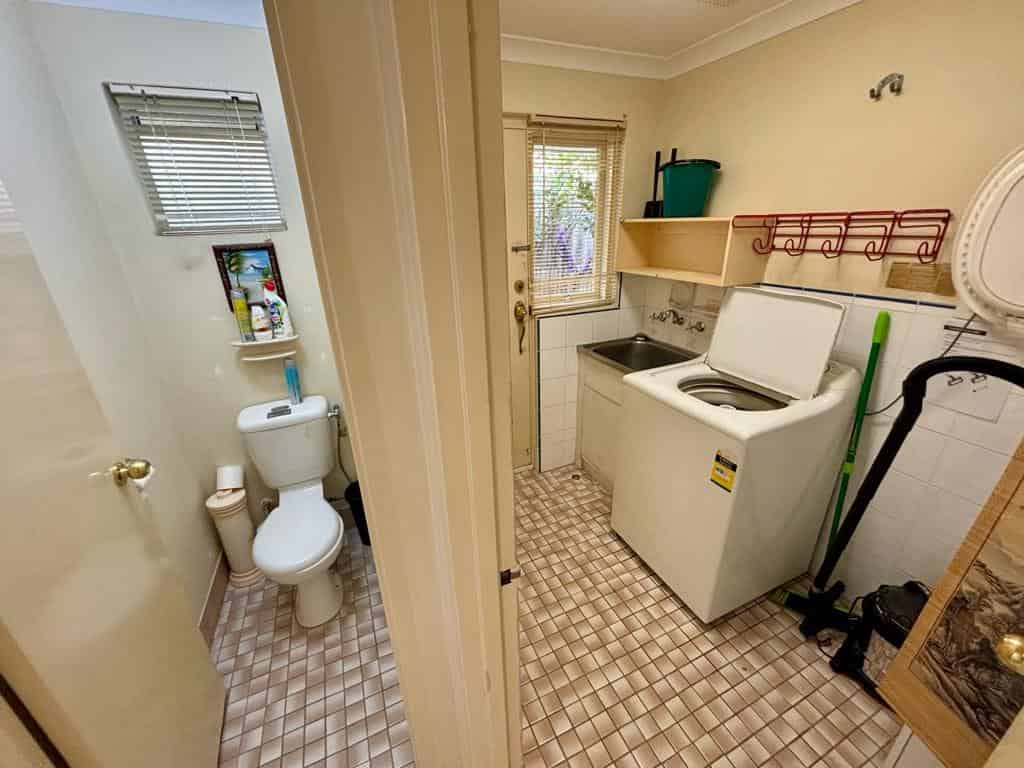 Common Area?w=400&h=260&fit=crop&q=40&auto=format&trim=auto