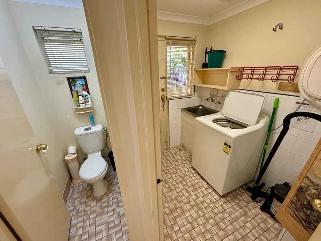 Common Area?w=400&h=260&fit=crop&q=40&auto=format&trim=auto