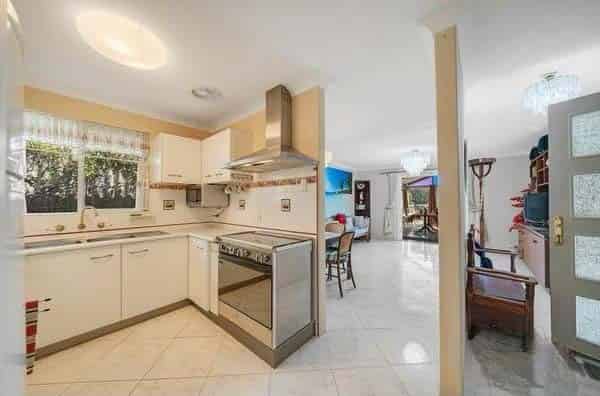 Room in a 5 Bedroom Apartment, 39 King William Street, Bayswater, City of Bayswater, 6053 (Room 5) - Perth, Western Australia, Australia - Bedroom 2 - Kitchen