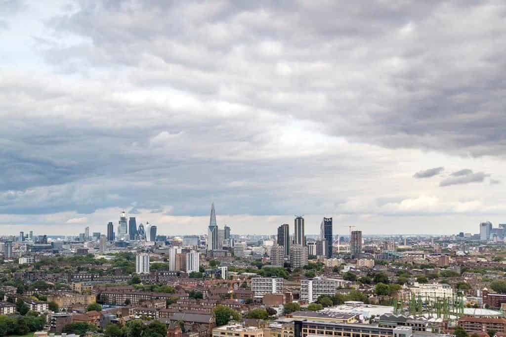 Amenities?w=400&h=260&fit=crop&q=40&auto=format&trim=auto