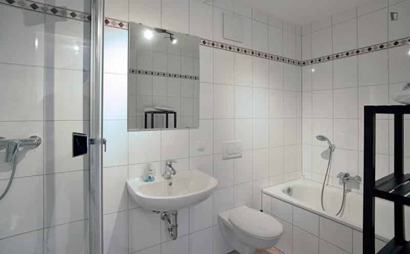 Common Area?w=400&h=260&fit=crop&q=40&auto=format&trim=auto