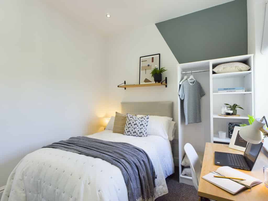 Room in a 4 Bedroom Apartment, 7 Westbourne Grove, Lincoln LN1 1RP - Lincoln, England, United Kingdom - Bedroom 2 - Bedroom