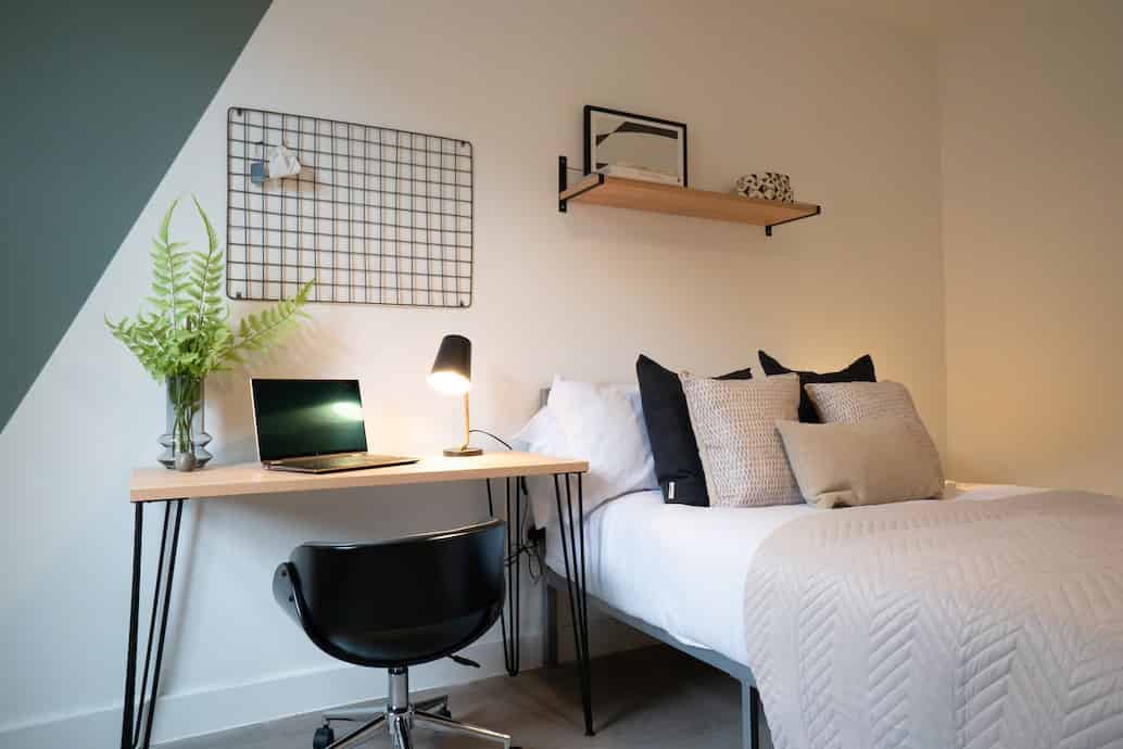 Room in a 6 Bedroom Apartment, Thesiger Street, Lincoln LN5 7UL - Lincoln, England, United Kingdom - Bedroom 1 - Bedroom