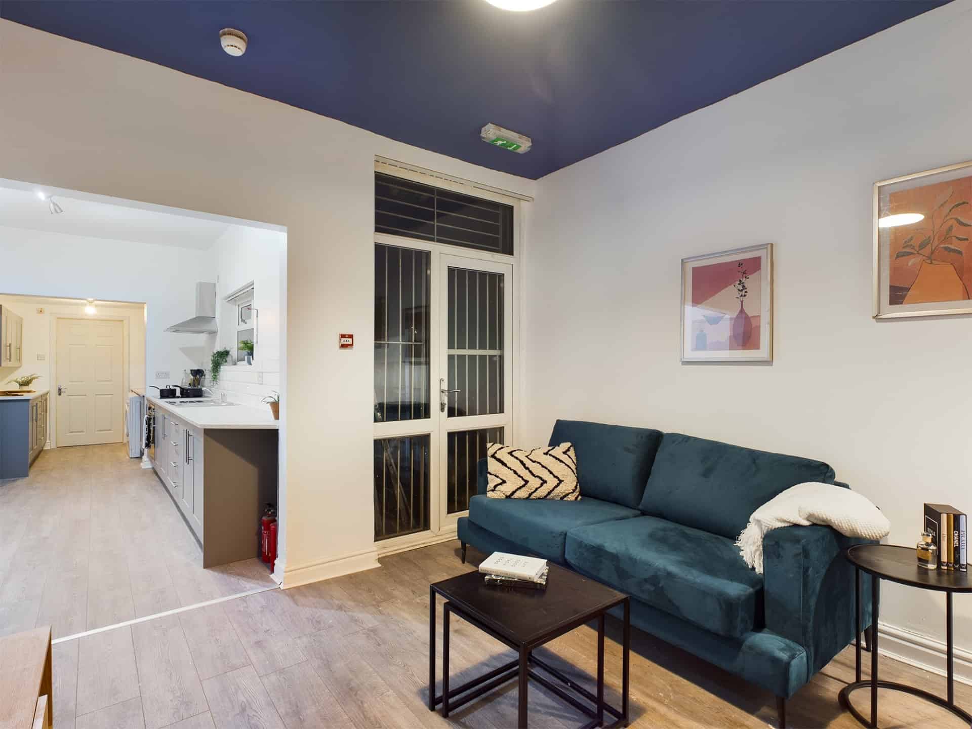 Common Area?w=400&h=260&fit=crop&q=40&auto=format&trim=auto