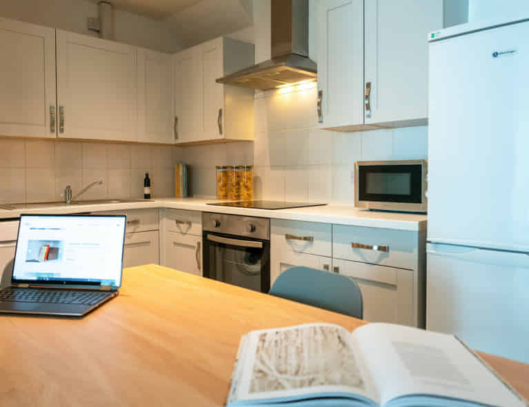 Amenities?w=400&h=260&fit=crop&q=40&auto=format&trim=auto