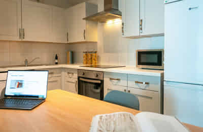 Amenities?w=400&h=260&fit=crop&q=40&auto=format&trim=auto