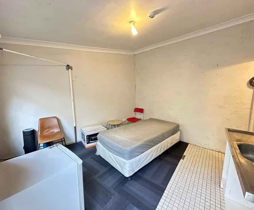 Room 2 (Studio) - Amenities?w=400&h=260&fit=crop&q=40&auto=format&trim=auto