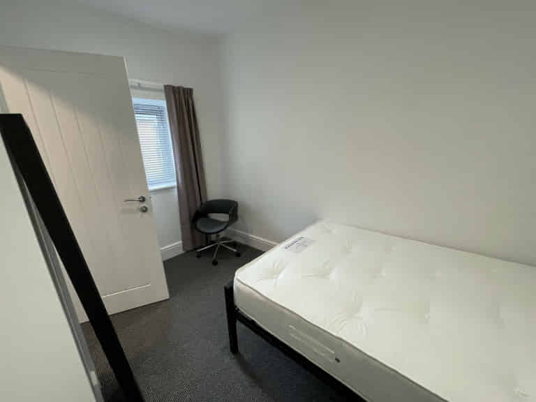 Room in a 2 Bedroom Apartment, 20 G Portland Street, Lincoln LN5 7JX - Lincoln, England, United Kingdom - Bedroom 1  - Bedroom