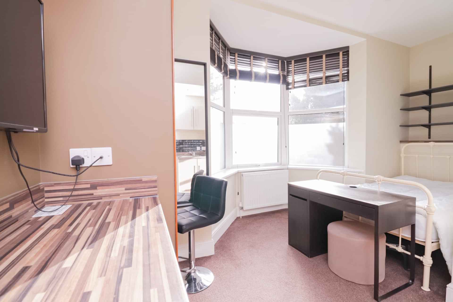 Bedroom 4 - Bathroom?w=400&h=260&fit=crop&q=40&auto=format&trim=auto