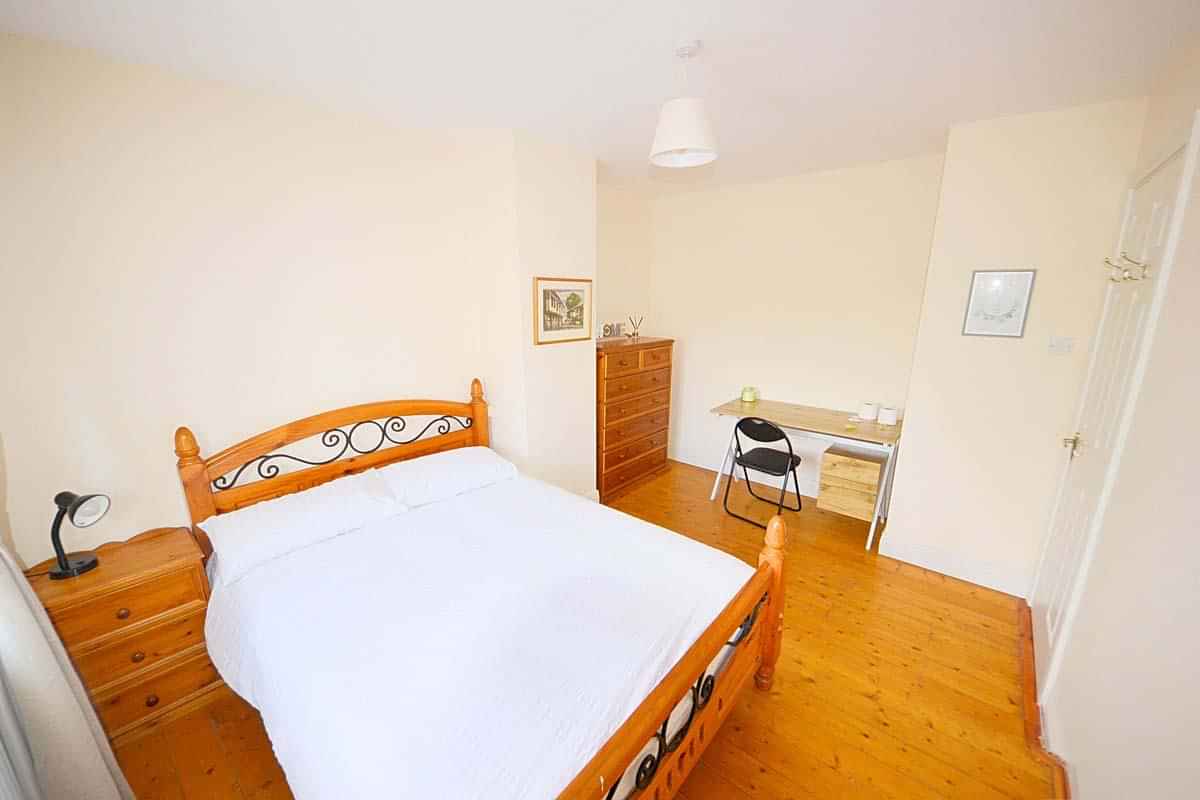 Common Area?w=400&h=260&fit=crop&q=40&auto=format&trim=auto