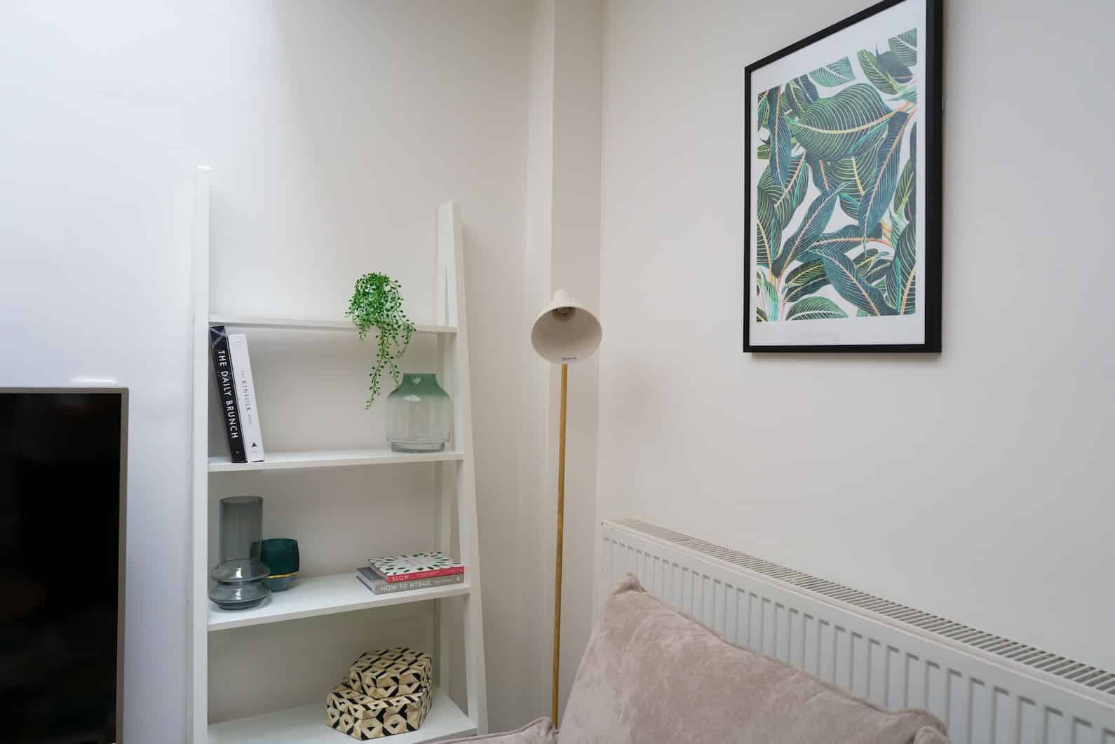 Room in a 4 Bedroom Apartment, 64E Monson Street, Lincoln LN5 7SB - Lincoln, England, United Kingdom - Bedroom 3 - Amenities