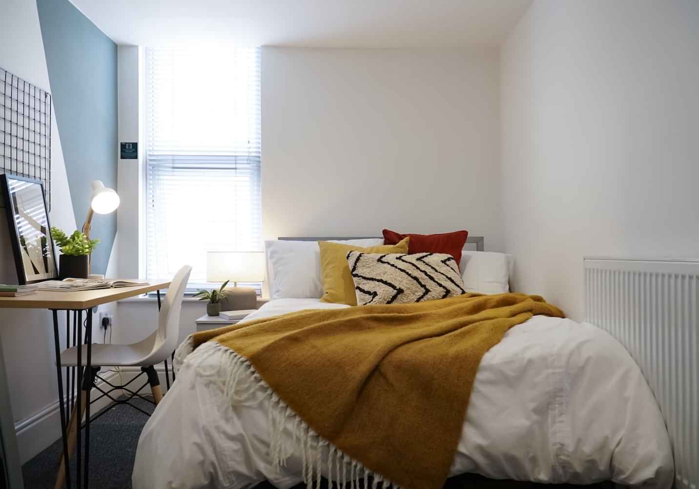 Room in a 6 Bedroom Apartment, 3 Baggholme Road, Lincoln LN2 5BQ - Lincoln, England, United Kingdom - Bedroom 3 - Bedroom