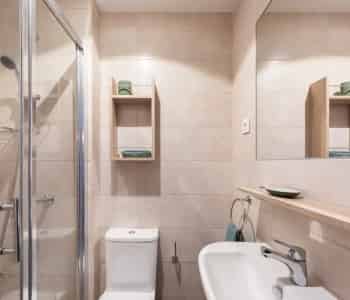 Common Area?w=400&h=260&fit=crop&q=40&auto=format&trim=auto