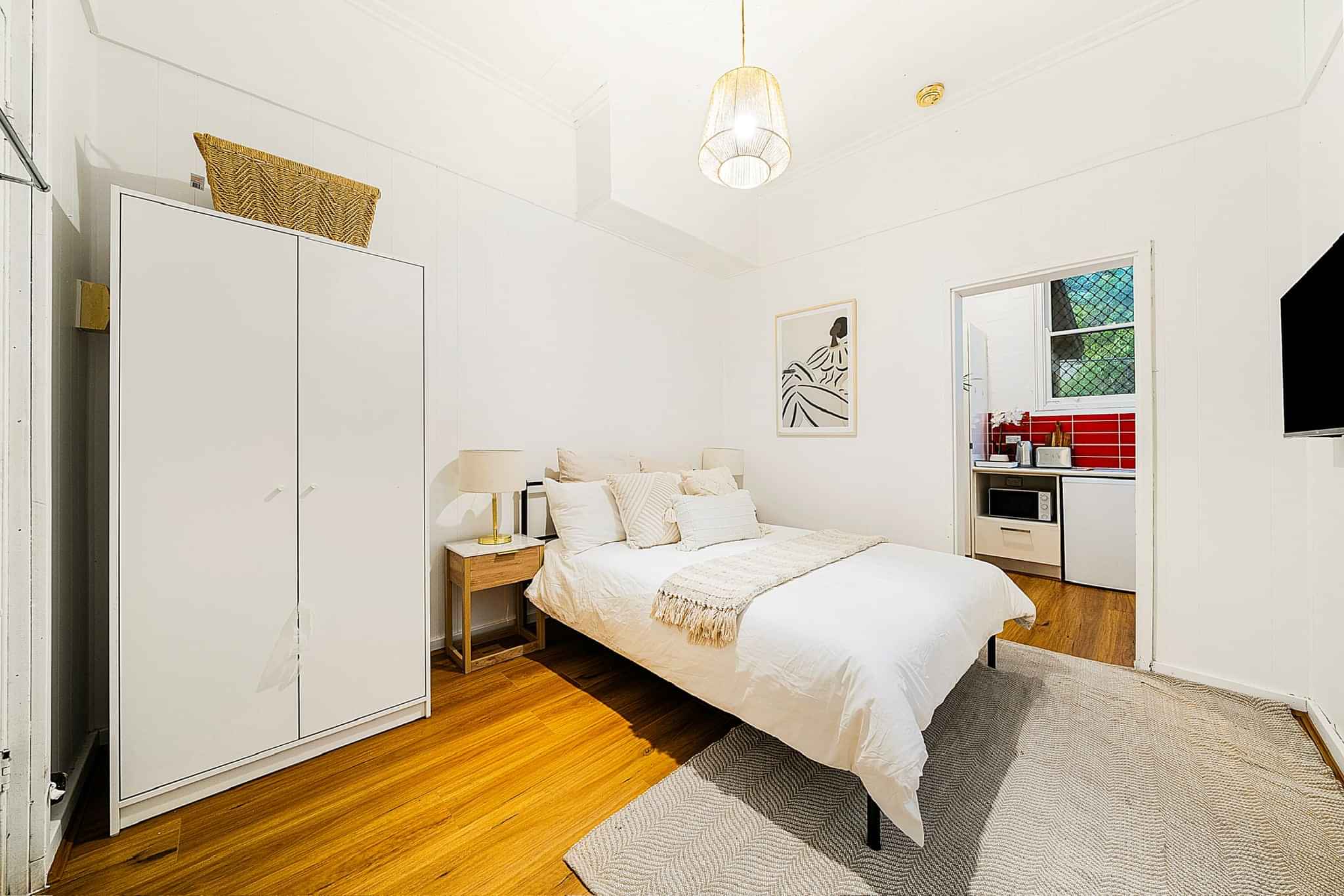 Kitchen?w=400&h=260&fit=crop&q=40&auto=format&trim=auto