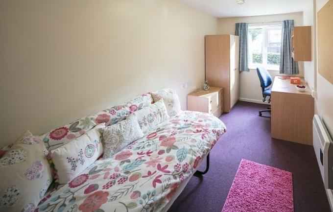 Bedroom 4 - Kitchen?w=400&h=260&fit=crop&q=40&auto=format&trim=auto