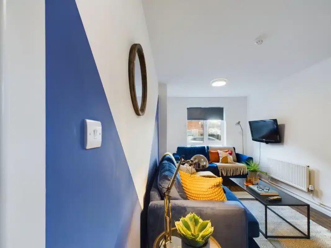 Common Area?w=400&h=260&fit=crop&q=40&auto=format&trim=auto