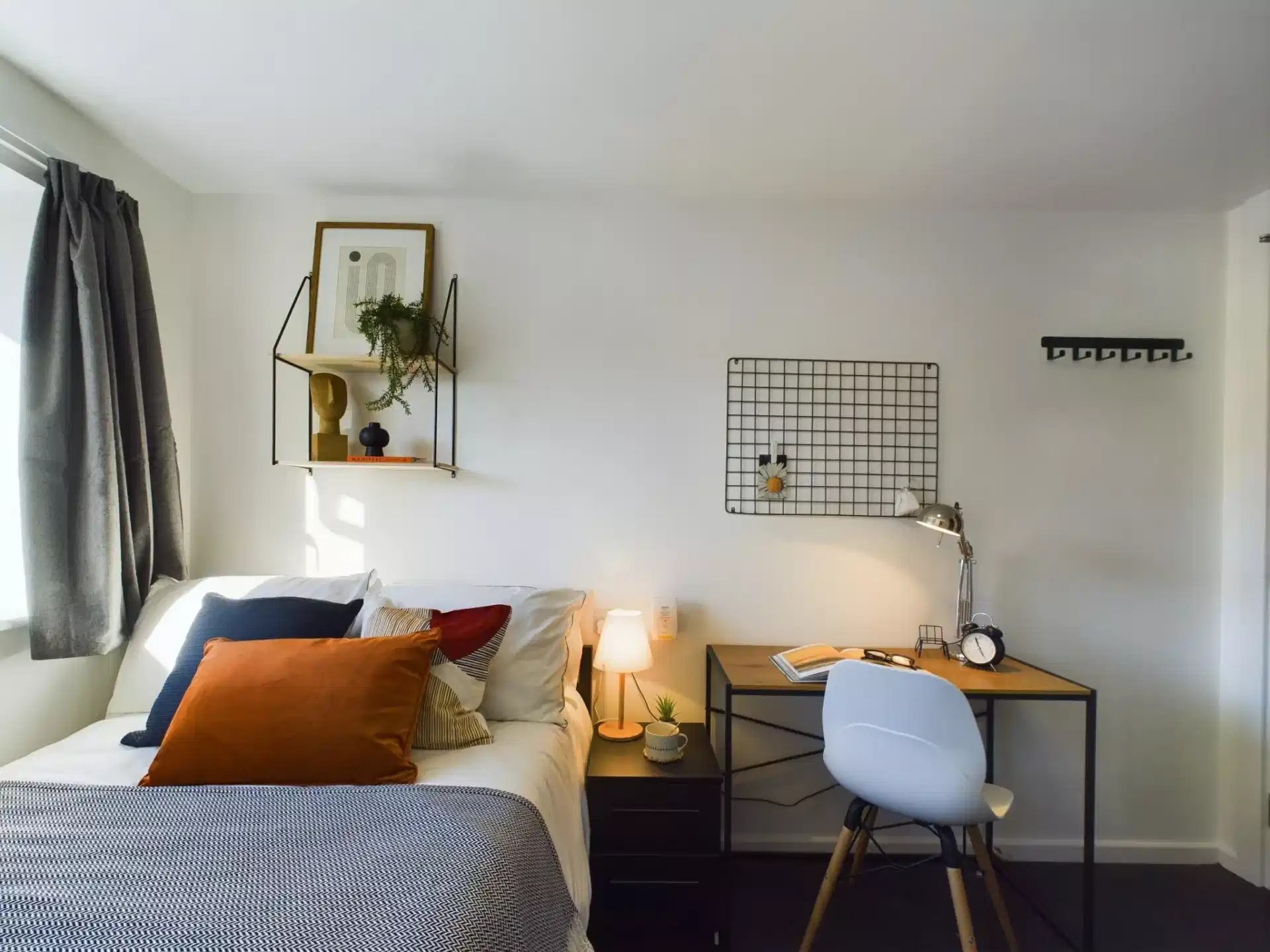 Floor Plan?w=400&h=260&fit=crop&q=40&auto=format&trim=auto