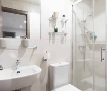 Common Area?w=400&h=260&fit=crop&q=40&auto=format&trim=auto