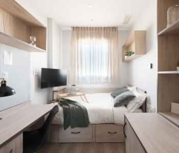 Common Area?w=400&h=260&fit=crop&q=40&auto=format&trim=auto